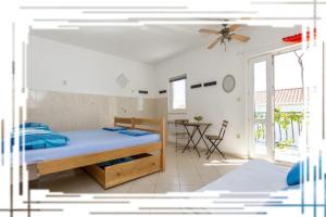 Llit o llits en una habitació de Hostel Oktarin