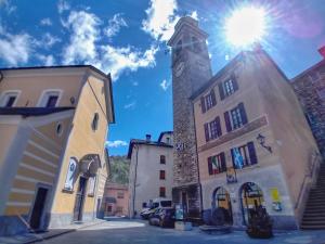a building with a tower with the sun in the sky at Casa Liliana in Terrabona