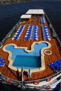 Bazén v ubytování Nile Cruise from Aswan to Luxor 3 Night Friday And Luxor to Aswan 4 Night Monday nebo v jeho okolí + 18 fotografií