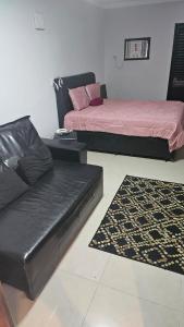 a living room with two beds and a couch at Apartamento Flat Palladium completo e mobiliado in São Vicente