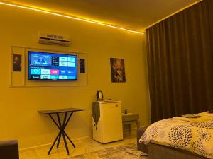 A television and/or entertainment centre at Peralas Otel