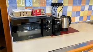 a microwave sitting on a counter in a kitchen at ENJOY HOUSE in Ronchi