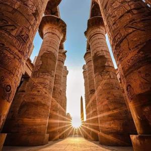 a sunbeam shines through the columns of a building at Kiara Nile Cruise every Saturday, Monday and Thursday from Luxor in Jazīrat al ‘Awwāmīyah