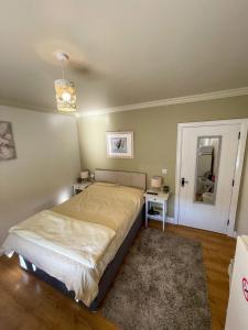 Ένα ή περισσότερα κρεβάτια σε δωμάτιο στο Valley View 2 NI Tourist board Registered