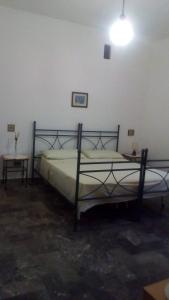 una camera con un letto di Casa Vacanze La Pineta a Taviano