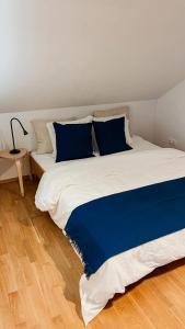 Postel nebo postele na pokoji v ubytování Stilvolles City-Apartment