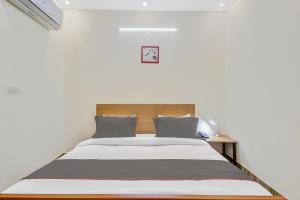 Postel nebo postele na pokoji v ubytování Capital O Moody Inn