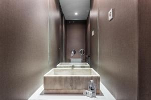 A bathroom at Waou Chamberi II - Alquiler Corta Duración Még 18 kép
