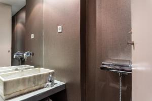 A bathroom at Waou Chamberi II - Alquiler Corta Duración