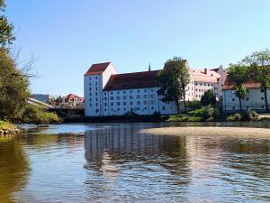 a building sitting on the side of a river at G.A.D.D Ferienwohnung/Glück an der Donau in Straubing