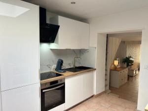 Η κουζίνα ή μικρή κουζίνα στο Gite La Maison d'Amalia +16 φωτογραφίες