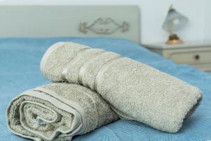 a towel sitting on top of a bed at OIKOS SKMT in Sourotí +12 photos