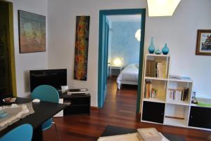 Letto o letti in una camera di Appartements & Chambres Les Loges du Capucin
