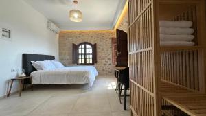 Posteľ alebo postele v izbe v ubytovaní Papanestoras Apartments