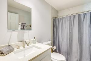 Ένα μπάνιο στο Ocala Home about 8 Mi to World Equestrian Center! +16 φωτογραφίες