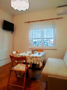TV a/nebo společenská místnost v ubytování Apartments Zova