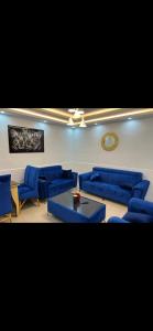 a room with blue couches and a ceiling fan at Joli appartement ngor / Almadies in Ngor