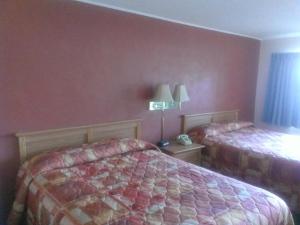 Postel nebo postele na pokoji v ubytování Heritage House Motel