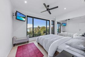 Katil atau katil-katil dalam bilik di 15 Kara - Luxurious Home With Million Dollar Views