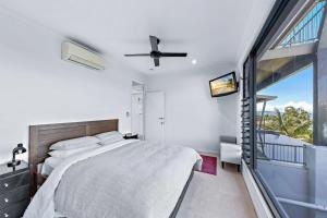 Katil atau katil-katil dalam bilik di 15 Kara - Luxurious Home With Million Dollar Views
