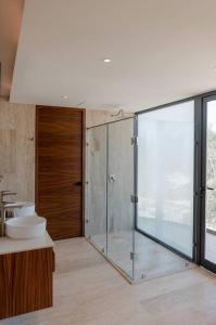 Phòng tắm tại villa bali: 3bd & priv pool