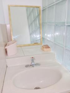 a bathroom sink with a mirror and a sink at Impeccable 2-Bed House in St Patrick's in Celeste