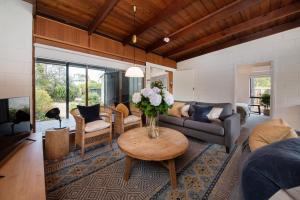 Un lugar para sentarse en Somers Dunescape across from the beach