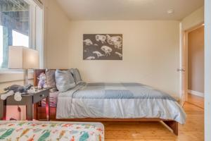 Llit o llits en una habitació de Vikenhem - Meredith Lodging