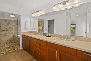 Vannituba majutusasutuses Coral Hale 5br 3ba Luxury Home, AC, Hot Tub and Stunning Views +52 fotot