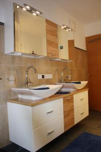 A bathroom at Haus Magdalena Még 26 kép