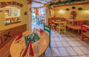 a restaurant with wooden tables and chairs and a dining room at Awesome Apartment In St,georgen Am Kreischb, With Sauna, Wifi And Indoor Swimming Pool in Sankt Lorenzen ob Murau