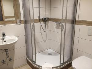 A bathroom at Landgasthof Hepting