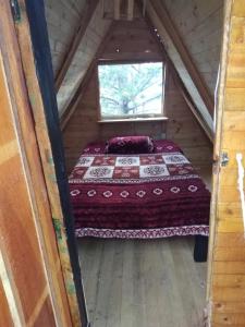 a bed in the attic of a tiny house at El salto del gato in Güicán