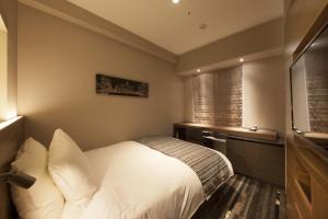 Postel nebo postele na pokoji v ubytování Hotel Sunroute Ginza