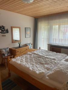 Posteľ alebo postele v izbe v ubytovaní Katarina's cozy bungalov + 37 fotografií