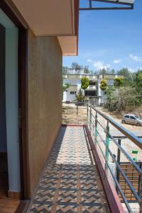 Rõdu või terrass majutusasutuses JK - 4 BHK Villa