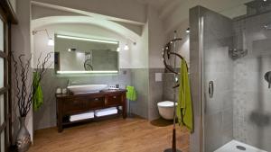 Koupelna v ubytování Redfoxapartment Central + 23 fotografií