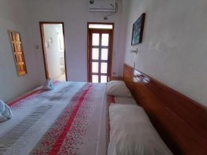 阿約拉港的住宿－加拉帕戈斯佛得角阿祖爾酒店，一间卧室,卧室内配有一张大床