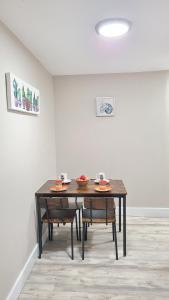 Fotografie z fotogalerie ubytování Air Conditioned! Paradise Park Brand new 2-bedroom Suite v destinaci Keaau