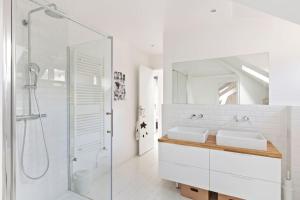 a white bathroom with two sinks and a shower at Grande villa 20 min de Paris centre in Garches