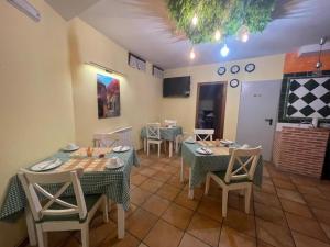 מסעדה או מקום אחר לאכול בו ב-The Way Hotel Molinaseca