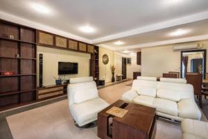 a living room with a couch and a table at Klong Son Beachfront Apartments in Ko Chang