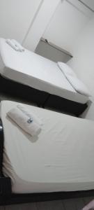 a pair of beds in a room at Hotel Río Mar in Cartagena de Indias