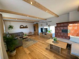 a living room with a couch and a table at Appartement Kollingwald in Saalfelden am Steinernen Meer