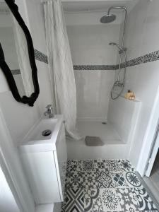 Koupelna v ubytování Appartement Cosy Charme Ancien + 2 fotografie