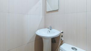 Koupelna v ubytování RedDoorz at Ranchotel Bayanan Alabang