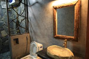 Koupelna v ubytování Ha Giang Eco Stone House - Tours & Rental Motorbike