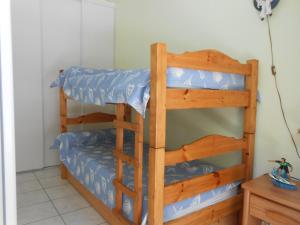 Dviaukštė lova arba lovos apgyvendinimo įstaigoje hosmina