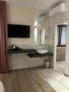TV a/nebo společenská místnost v ubytování Shabby Home