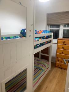 a bedroom with two bunk beds in a room at 3 Bedroom Home Near Windsor Castle, Legoland, & Heathrow in Slough